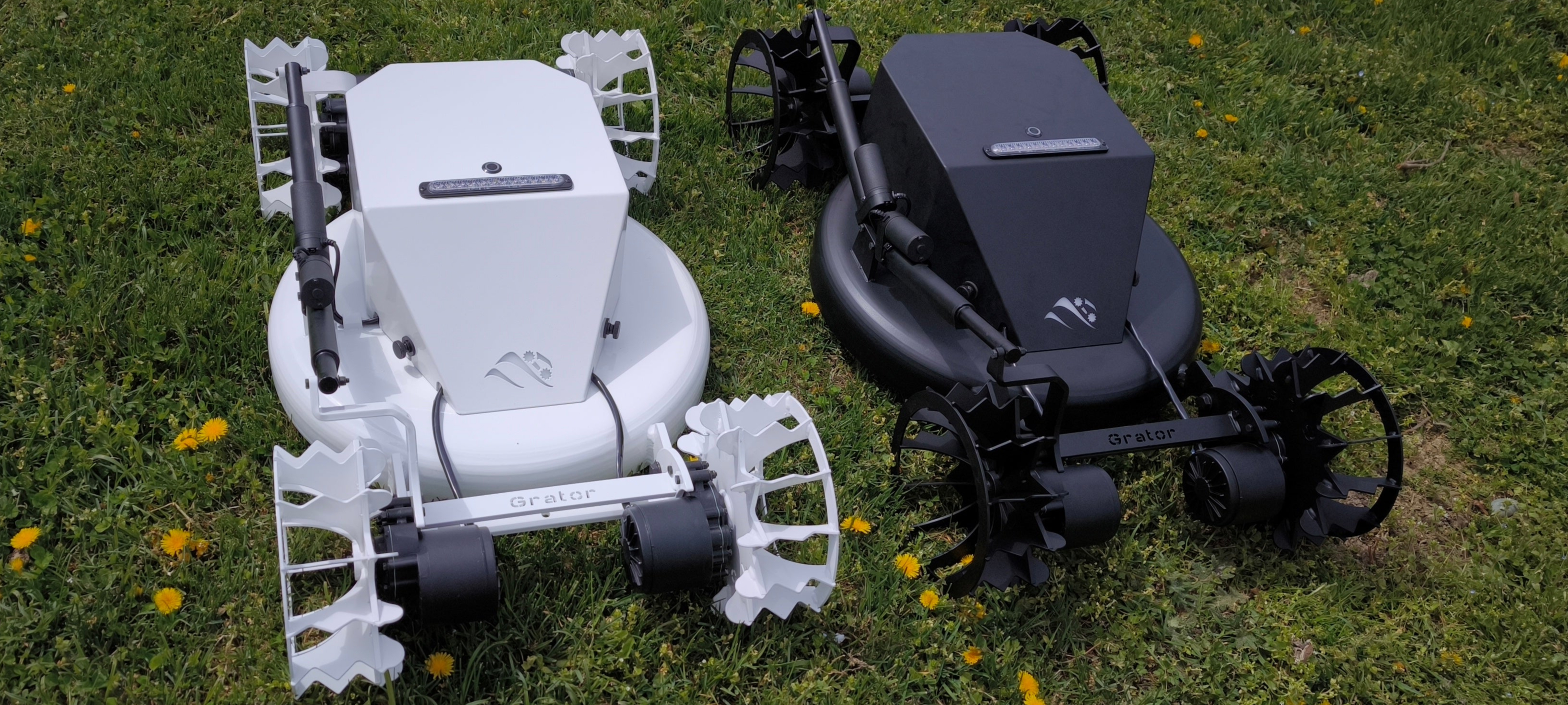 Grator Lowrider - White and Black variants